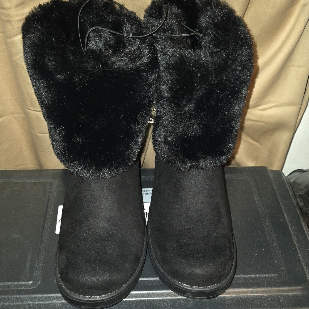 GBG Los Angeles Black Faux Fur Winter Boots